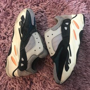 Boy’s Yeezy Sneakers Size 3